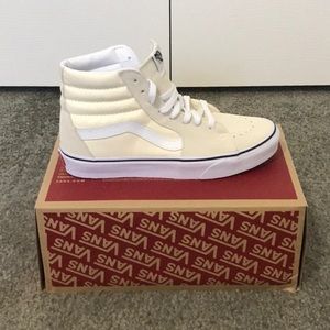 Classic White Sneaker Designed by Vans